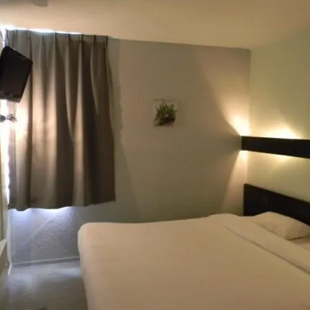 Class-hotel מלון פואטייה