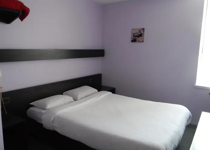 Class-hotel 2* Пуатье